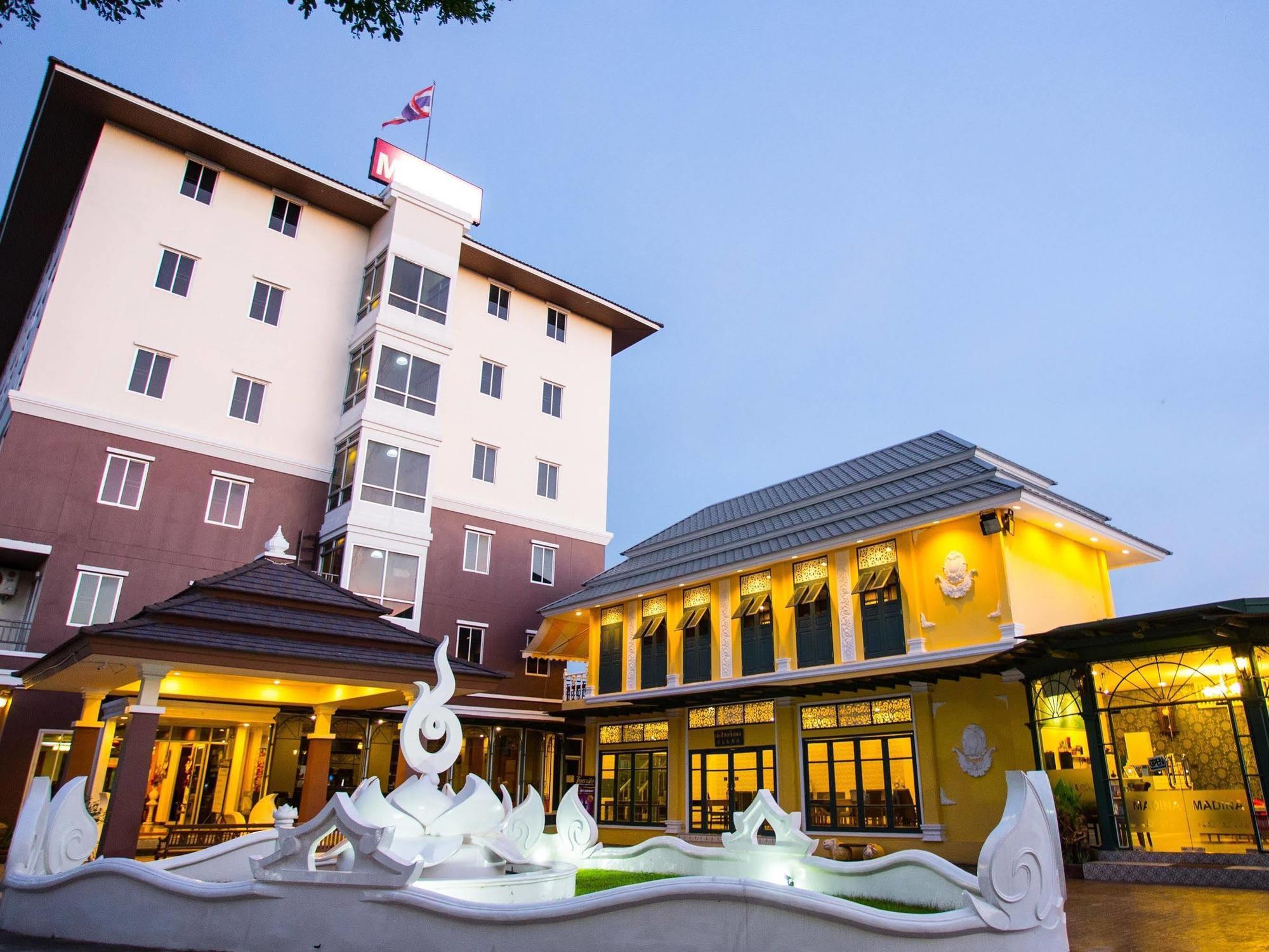 Madina Rayong Hotel Екстериор снимка