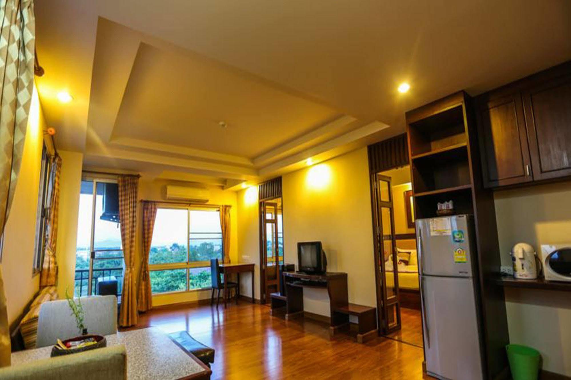 Madina Rayong Hotel Екстериор снимка