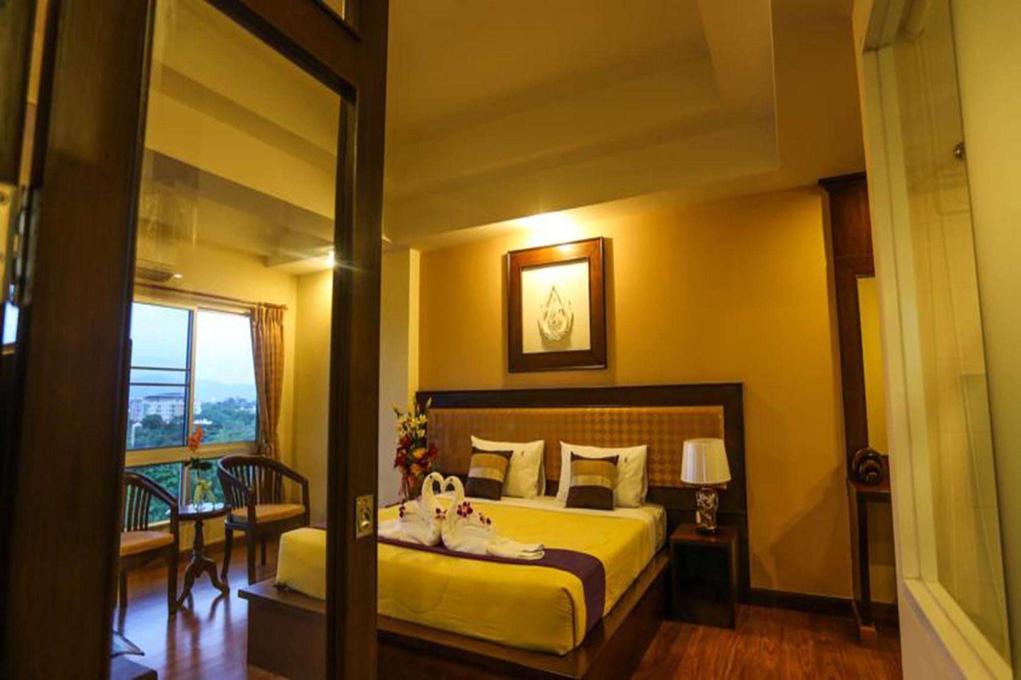 Madina Rayong Hotel Екстериор снимка
