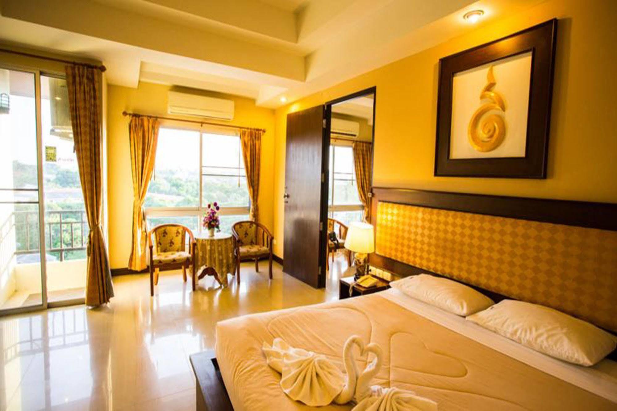 Madina Rayong Hotel Екстериор снимка