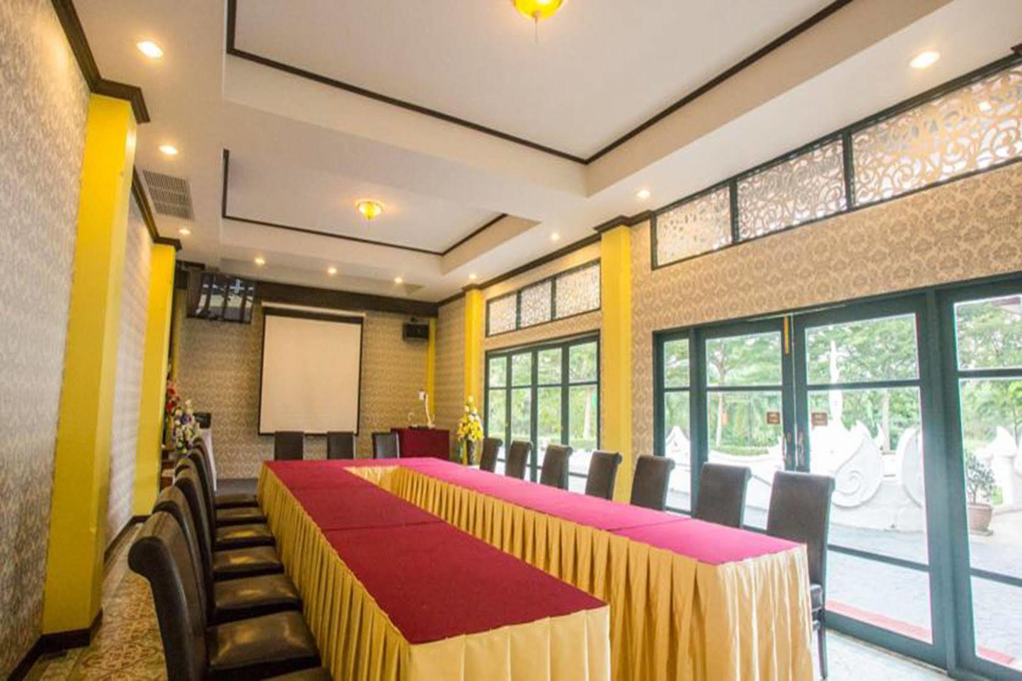 Madina Rayong Hotel Екстериор снимка
